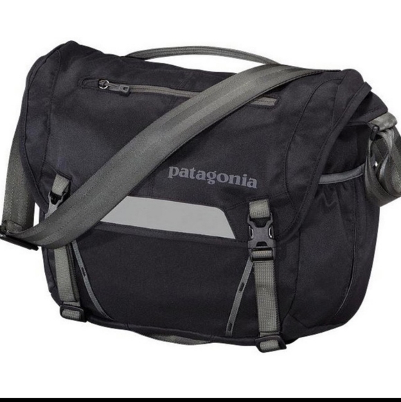 Patagonia Other - VEUC Patagonia Mini Mass Messenger Bag - Black & Green/Grey